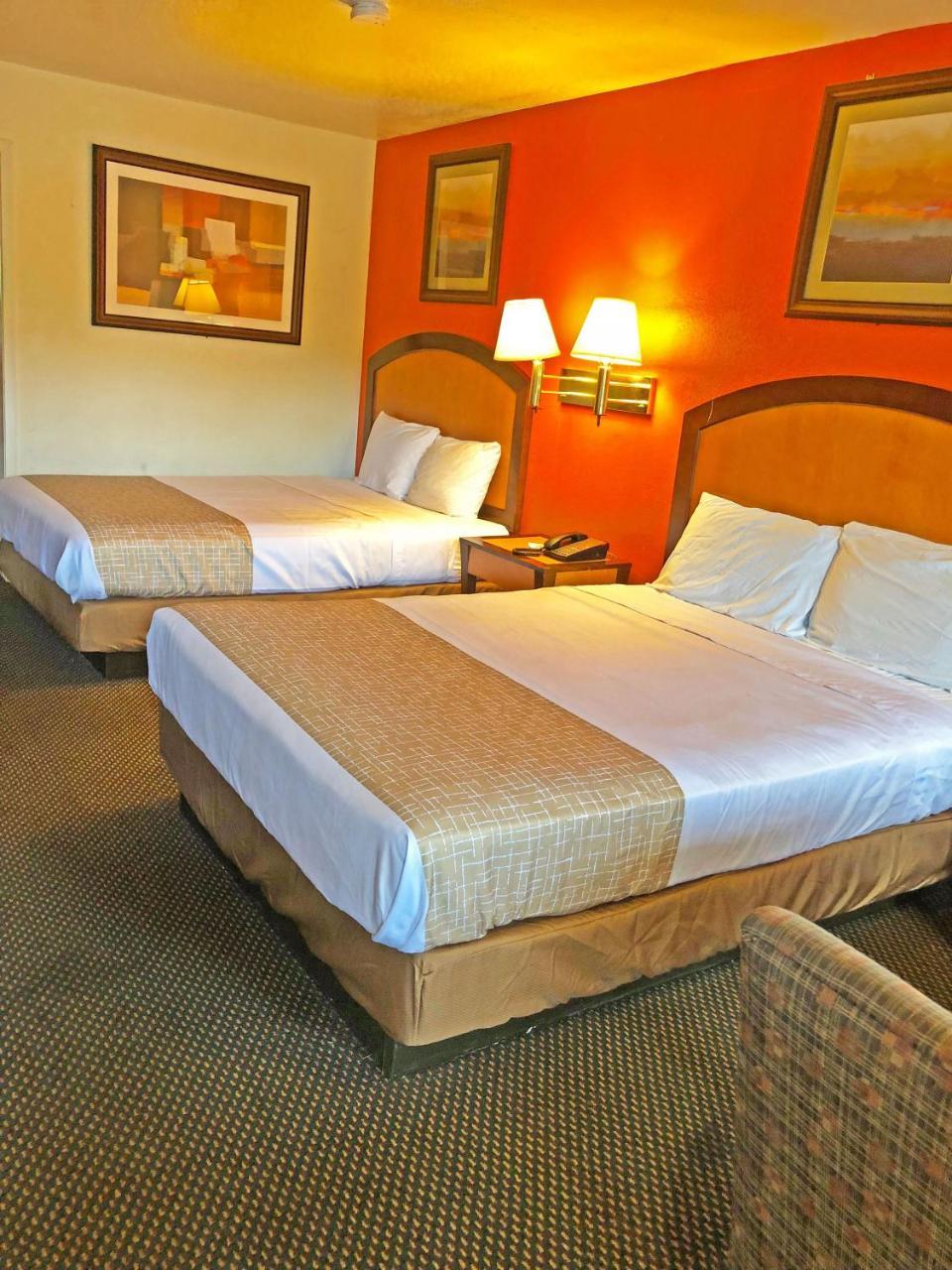 Queen Room with Two Queen Beds - Non-Smoking,815774531:JPEG